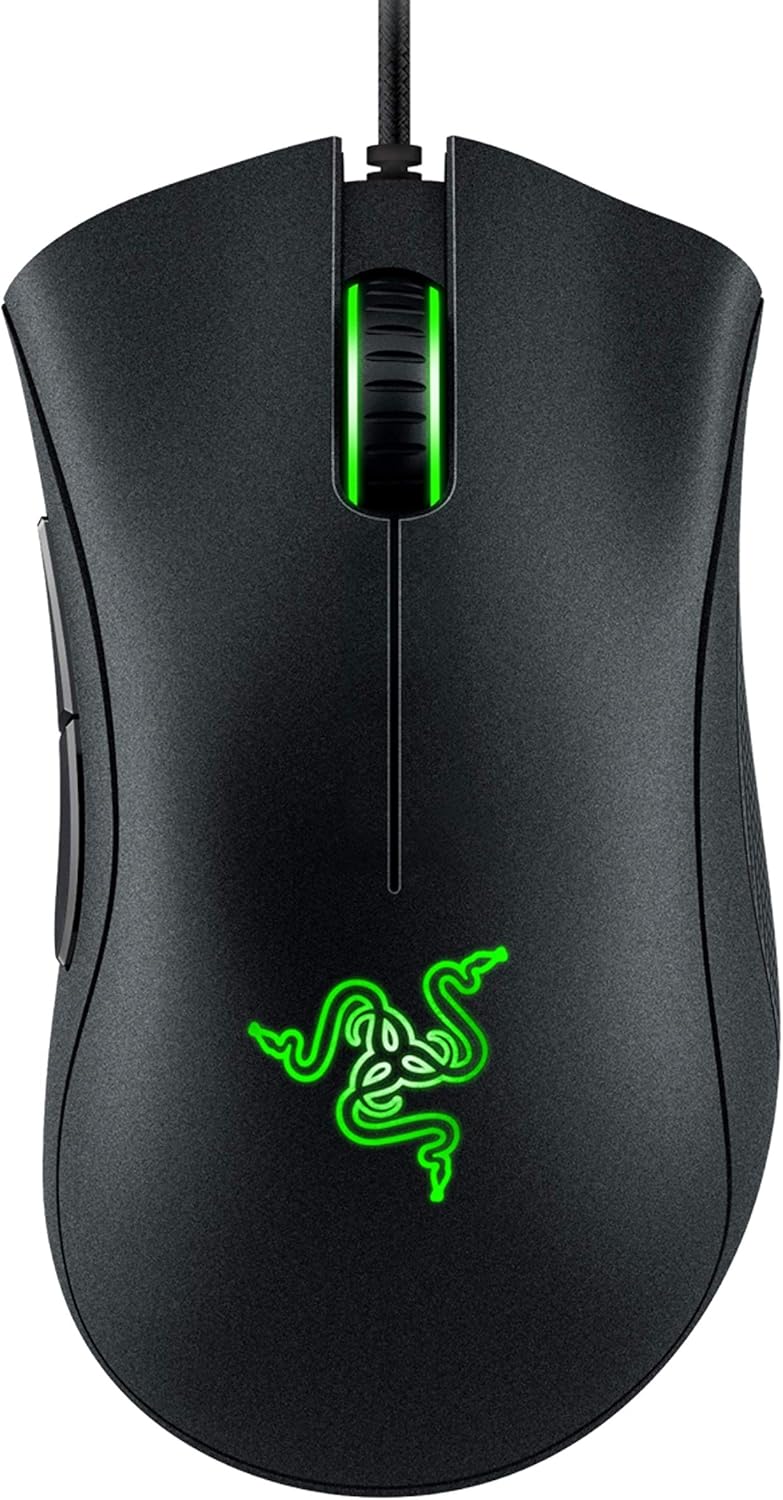 Caja del Razer DeathAdder Essential junto a un teclado iluminado, listo para jugar