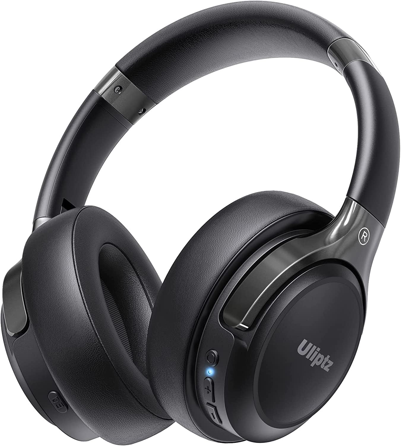 Persona usando los auriculares Uliptz en un entorno urbano, demostrando que merecen la pena por su versatilidad.